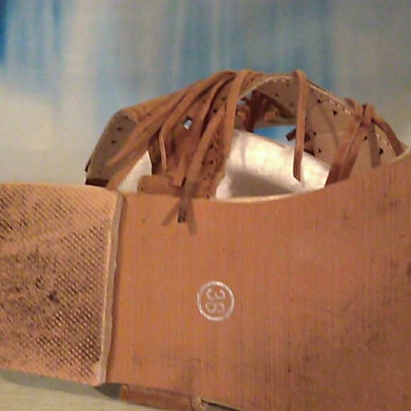 Cute faux brown fringe flat sandals - Picture 4 of 4